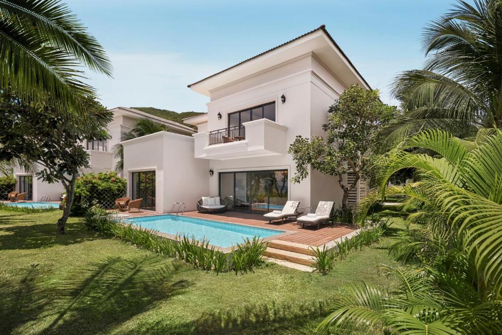 3-Bedroom Villa Garden View