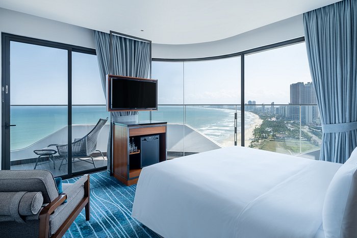 Deluxe Corner Room Ocean View with balcony