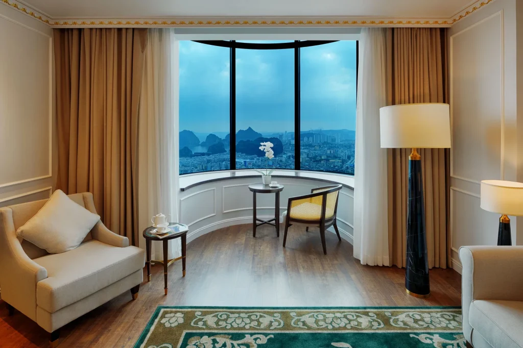 Grand Suite hướng Vịnh (Grand Suite Bay View)
